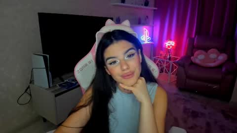 Snapshot of snowingwinter chatting on 10/02/25, 07:54 snowingwinter online show from 10/02/25, 07:54