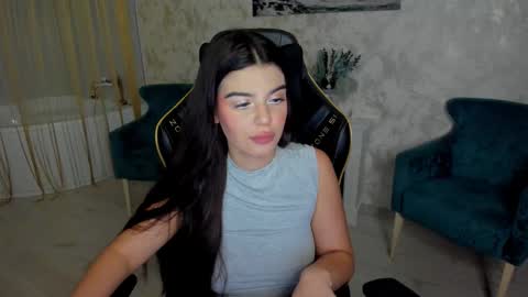 Snapshot of snowingwinter chatting on 10/06/25, 07:44 snowingwinter online show from 10/06/25, 07:44