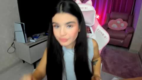 Snapshot of snowingwinter chatting on 10/12/25, 07:35 snowingwinter online show from 10/12/25, 07:35