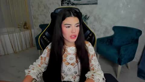 Snapshot of snowingwinter chatting on 10/13/25, 07:36 snowingwinter online show from 10/13/25, 07:36