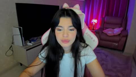 Snapshot of snowingwinter chatting on 10/15/25, 07:36 snowingwinter online show from 10/15/25, 07:36