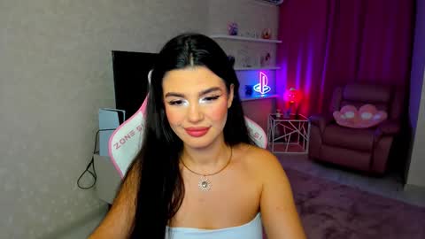 Snapshot of snowingwinter chatting on 11/08/25, 12:27 snowingwinter online show from 11/08/25, 12:27