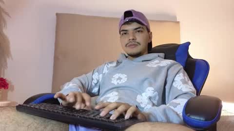 Snapshot of snowlann chatting on 11/05/25, 02:22 Snow online show from 11/05/25, 02:22