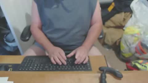 Snapshot of snwplwdrvr chatting on 10/26/25, 02:01 snwplwdrvr online show from 10/26/25, 02:01