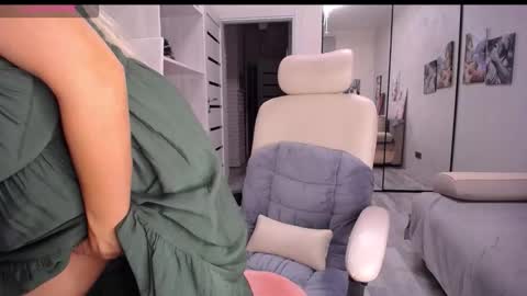 Monna online show from 09/22/25, 05:48