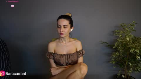 Snapshot of sochnogirls chatting on 02/20/25, 01:36 Yesenia online show from 02/20/25, 01:36