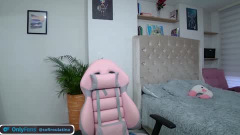 soffi_rousel_ online show from 12/02/24, 10:34