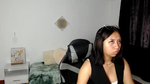 sofia online show from 10/12/25, 07:13