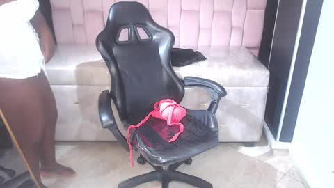 soffia_b online show from 09/23/25, 03:09