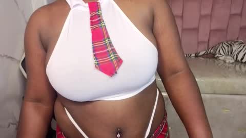 soffia_b online show from 10/23/25, 03:06