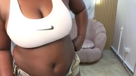 soffia_b online show from 12/15/25, 08:46