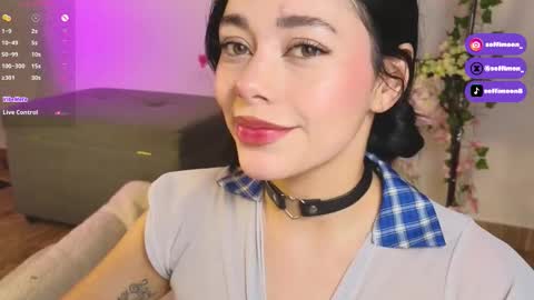 Snapshot of soffimoon_ chatting on 10/11/25, 02:44 IG Soffimoon I THANK YOU FOR LEAVING YOUR FOLLOW online show from 10/11/25, 02:44