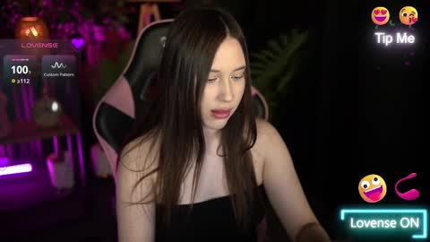 Snapshot of soffiray chatting on 12/04/25, 03:21 soffiray online show from 12/04/25, 03:21