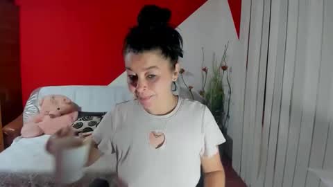 Snapshot of soffy_skye chatting on 09/19/25, 04:14 Soffy online show from 09/19/25, 04:14