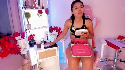 Snapshot of sofhia_turner chatting on 02/13/25, 12:00 sofhia_turner online show from 02/13/25, 12:00