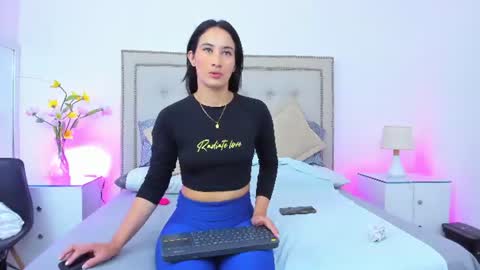 sofhyalove online show from 06/10/26, 08:30
