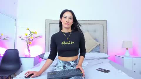 sofhyalove online show from 06/13/26, 09:02