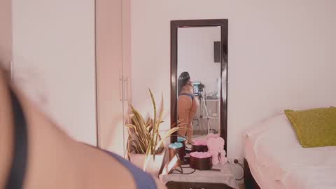 Snapshot of sofi_blake chatting on 10/27/25, 01:04 Sofia online show from 10/27/25, 01:04
