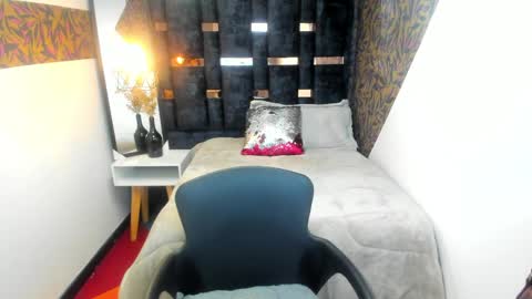 Snapshot of sofi_blake_ chatting on 04/01/26, 12:28 SOFI BLAKE online show from 04/01/26, 12:28