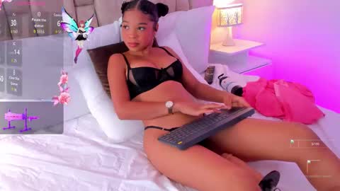 sofi_gomeez online show from 11/25/25, 02:55