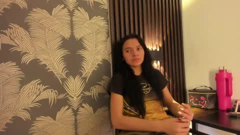 Snapshot of sofi_lassa_ chatting on 04/15/26, 01:45 SOFIA online show from 04/15/26, 01:45