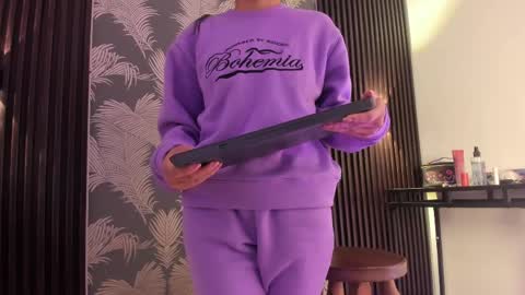 Snapshot of sofi_lassa_ chatting on 04/22/26, 01:45 SOFIA online show from 04/22/26, 01:45