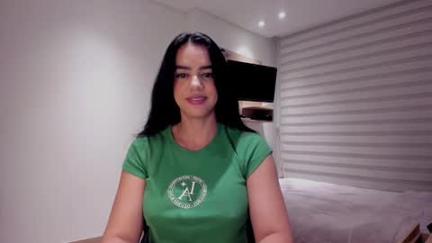 Sofi Saenzz  online show from 10/08/25, 12:08