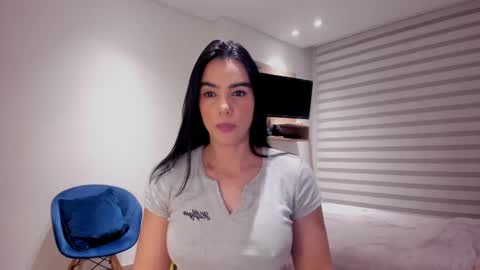 Sofi Saenzz  online show from 10/14/25, 12:00