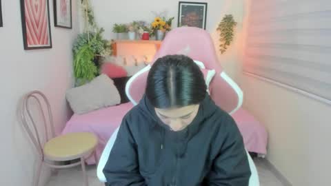 Snapshot of sofia018 chatting on 10/21/25, 11:33 sofi online show from 10/21/25, 11:33