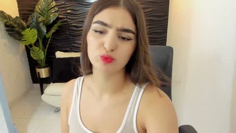 Snapshot of sofia44 chatting on 12/06/24, 12:49 Skarlett online show from 12/06/24, 12:49