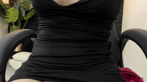 Snapshot of sofia44 chatting on 12/12/24, 04:53 Skarlett online show from 12/12/24, 04:53