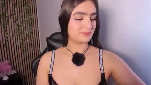 Snapshot of sofia44 chatting on 06/22/26, 04:15 Skarlett online show from 06/22/26, 04:15