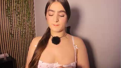 Snapshot of sofia44 chatting on 07/13/26, 06:33 Skarlett online show from 07/13/26, 06:33