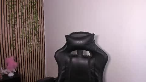 Snapshot of sofia44 chatting on 07/17/26, 06:57 Skarlett online show from 07/17/26, 06:57