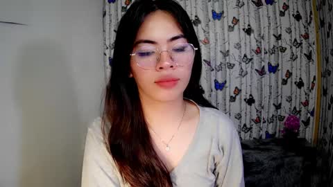 Snapshot of sofia_ava24 chatting on 01/03/25, 04:33 Chady online show from 01/03/25, 04:33