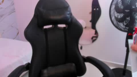Snapshot of sofia_echeverri chatting on 04/08/26, 12:16 sofia_echeverri online show from 04/08/26, 12:16