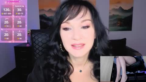 Snapshot of sofia_ford chatting on 10/17/25, 07:00 Sofia online show from 10/17/25, 07:00
