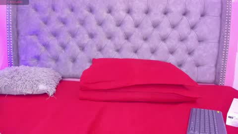 Snapshot of sofia_girl_ chatting on 04/12/26, 07:35 SOFIA online show from 04/12/26, 07:35