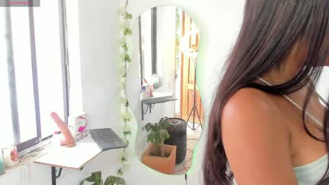 Snapshot of sofia_gold_ chatting on 05/27/26, 02:03 sofia online show from 05/27/26, 02:03