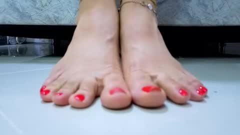 sofia gutierrez   online show from 11/05/25, 12:54