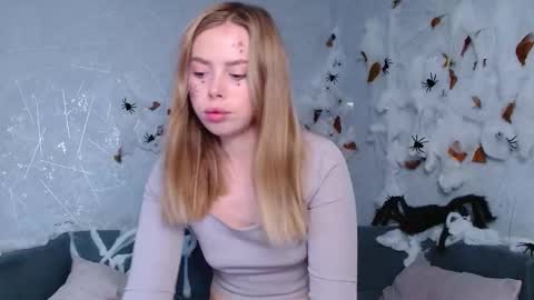 Sofia here online show from 10/27/25, 12:36
