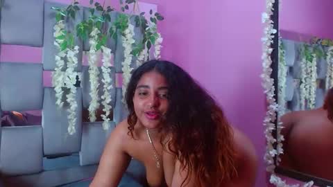 Snapshot of sofia_hernandeez_ chatting on 12/13/24, 05:21 Sofi online show from 12/13/24, 05:21