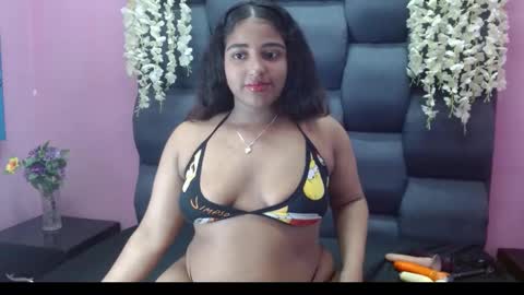 Snapshot of sofia_hernandeez_ chatting on 02/04/25, 02:39 Sofi online show from 02/04/25, 02:39