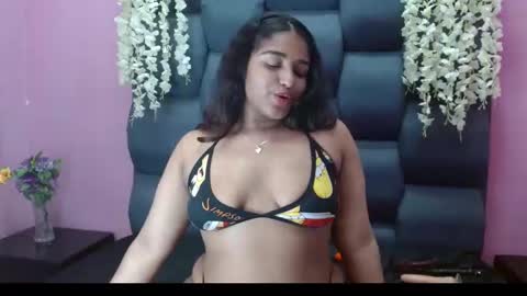 Snapshot of sofia_hernandeez_ chatting on 02/04/25, 05:53 Sofi online show from 02/04/25, 05:53