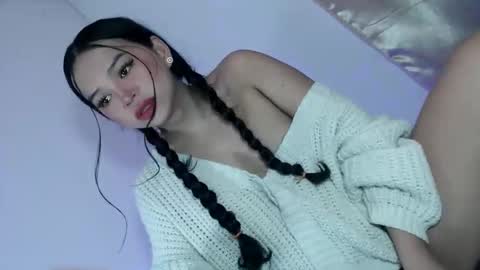 Snapshot of sofia_hottie18 chatting on 06/05/26, 12:06 sofia online show from 06/05/26, 12:06
