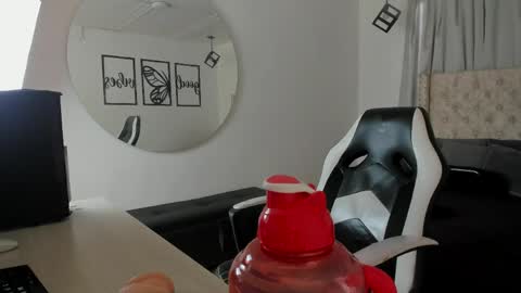 Snapshot of sofia_klarck chatting on 06/07/26, 02:43 sofia klarck online show from 06/07/26, 02:43