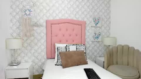 sofia_martinez9 online show from 07/02/26, 07:20