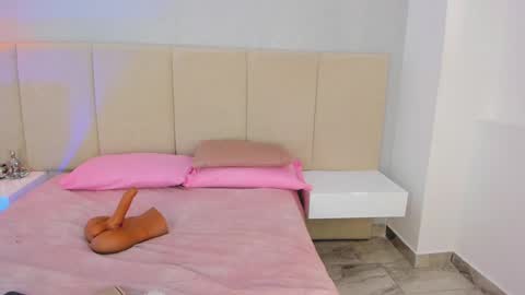 SOFIA PAMELA online show from 12/06/24, 07:23