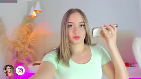 Snapshot of sofia_pamela chatting on 12/15/25, 07:18 SOFIA PAMELA online show from 12/15/25, 07:18