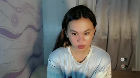 Snapshot of sofia_sweetheart18 chatting on 06/24/26, 12:04 sofia_sweetheart18 online show from 06/24/26, 12:04